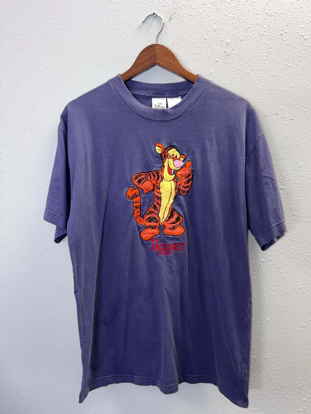 Vintage The Disney Store Tigger Embroidered Purple T-Shirt size large 0646